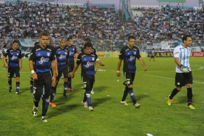 Atlético sigue aferrado a la zona de ascenso porque sus rivales le dan una manito