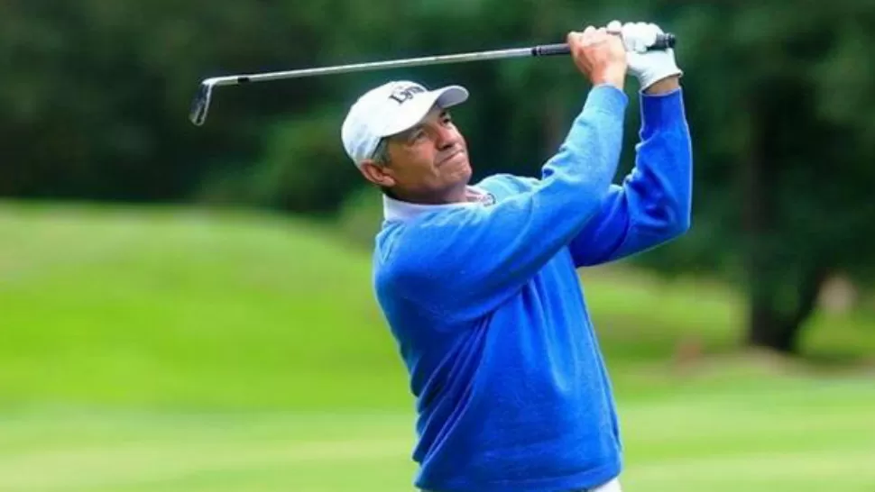 BUEN GOLPE. César Monasterio llegar a un global de 137 y, de ese modo, avanzar al primer puesto de la clasificación regional de Texas de la Champions Tour National de golf, en el Woodforest GC. 