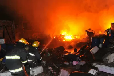 Explotó una fábrica de pinturas en Córdoba: hay 66 heridos, al menos