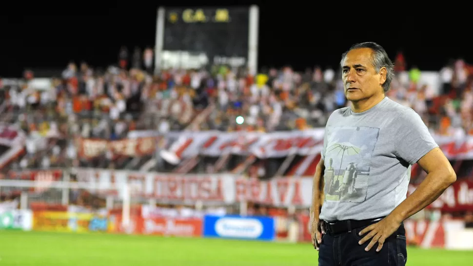 HALAGÓ A SU EQUIPO. JJ López dijo que San Martín sumó un triunfo y mucha confianza para lo que viene. LA GACETA / DIEGO ARAOZ