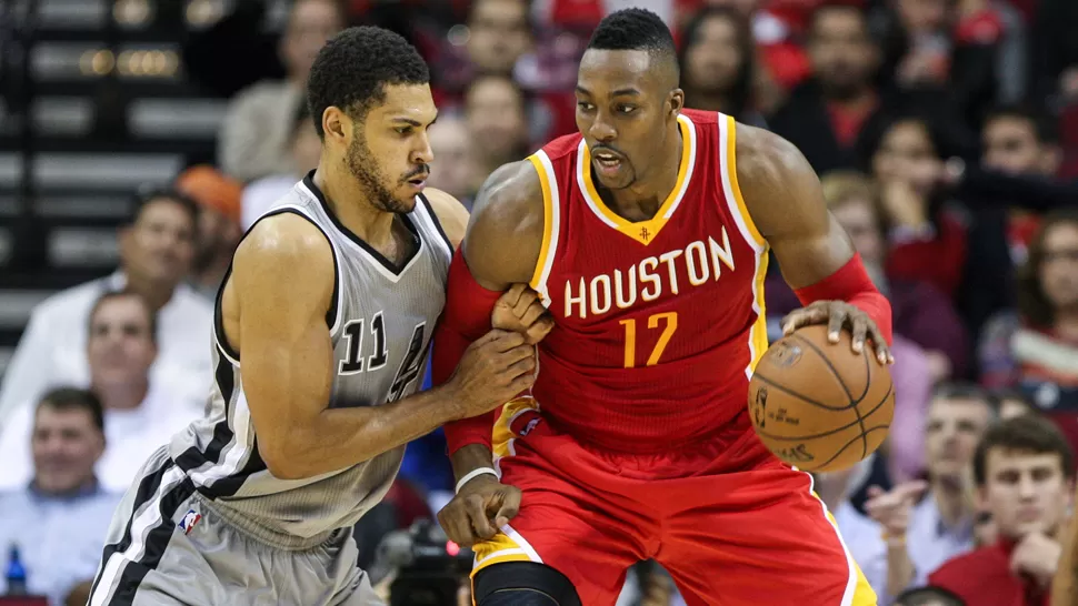 FIGURA. Dwight Howard, autor de 32 puntos, volvió a brillar en Rockets, que se perfila como el rival a vencer en la Conferencia Oeste. REUTERS