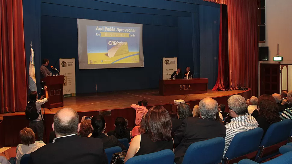 LANZAMIENTO. El acto de presentación de los beneficios se realizó en la sede de la FET. PRENSA MUNICIPALIDAD SAN MIGUEL DE TUCUMÁN