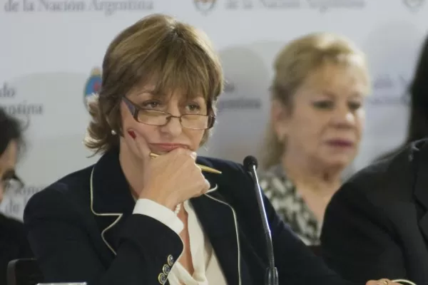 Acorralan a Gils Carbó con denuncias judiciales