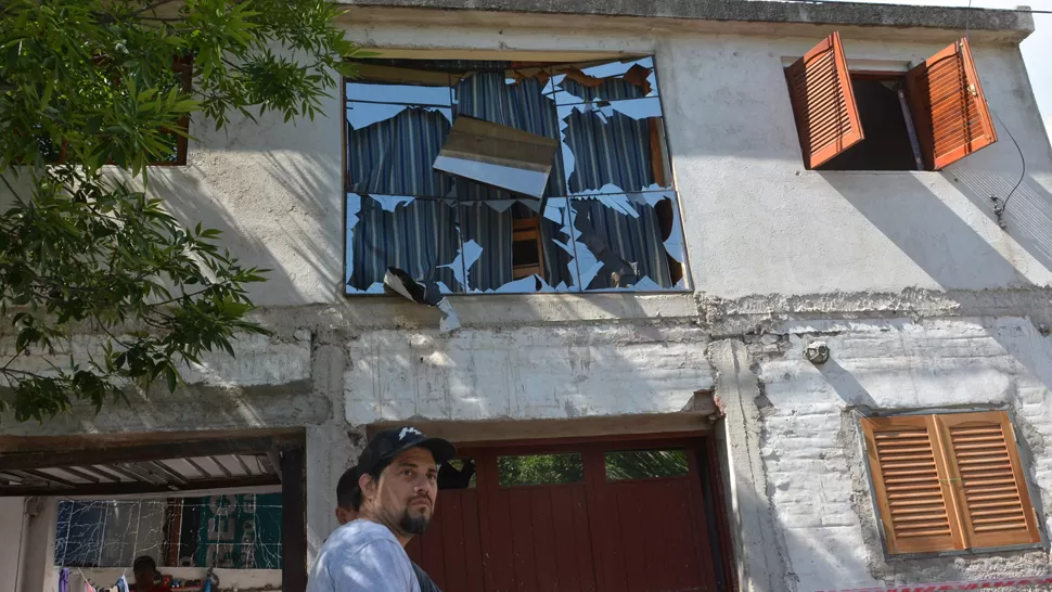 DAÑOS. Algunas de las casas sufrieron graves destrozos y quedaron inhabitables. TELAM