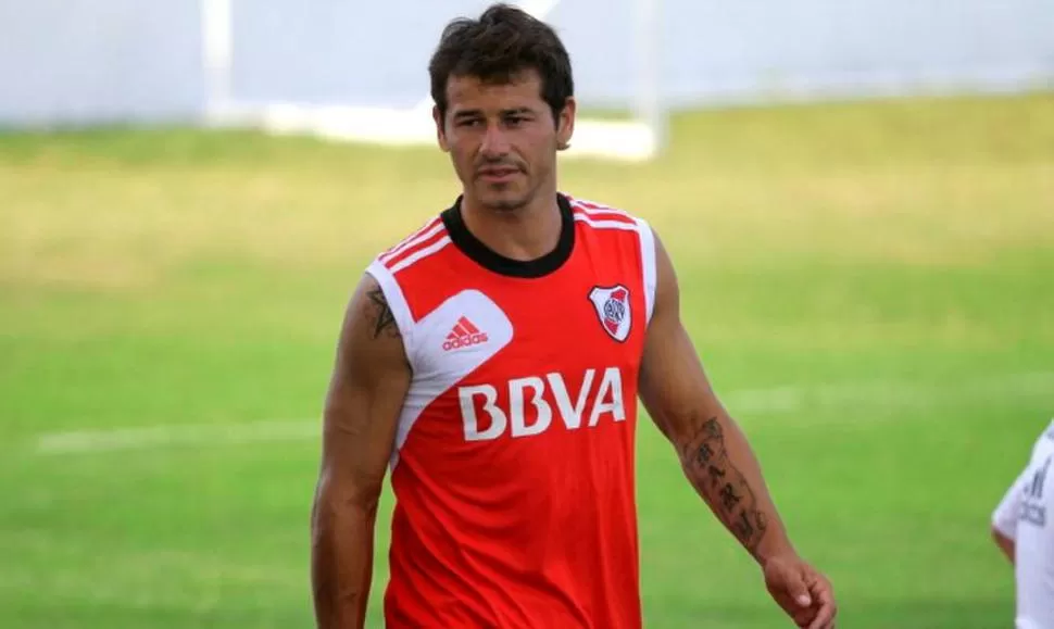 GOLEADOR. Mora es referente en el ataque de River y clave para sacar ventajas, por arriba y abajo. 