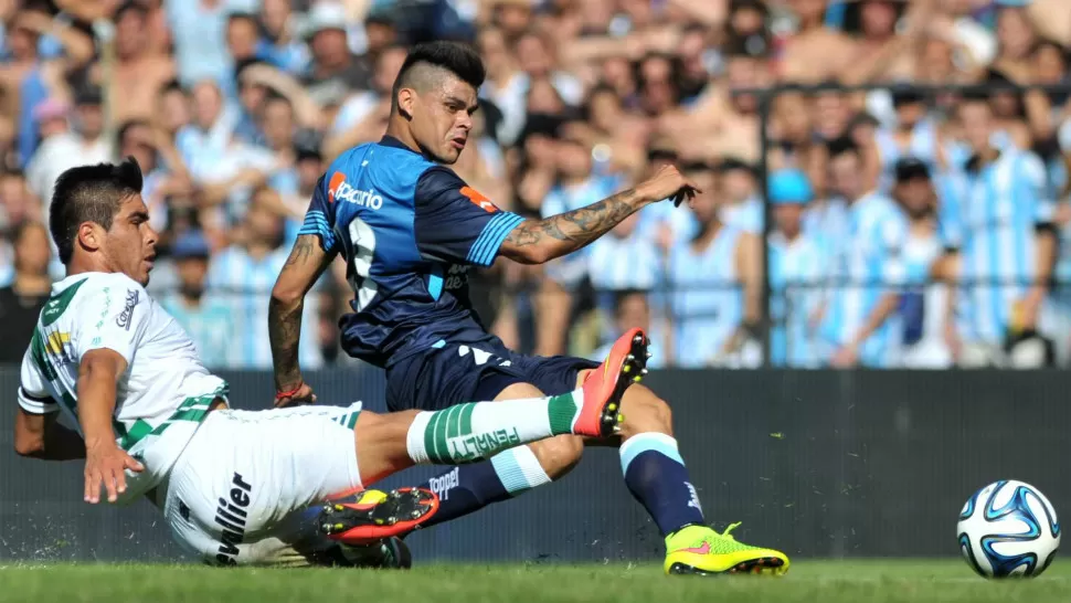 BUEN GOLPE. Racing derrotó 1 a 0 a Banfield y promete dar pelea en la lucha por el título. TELAM