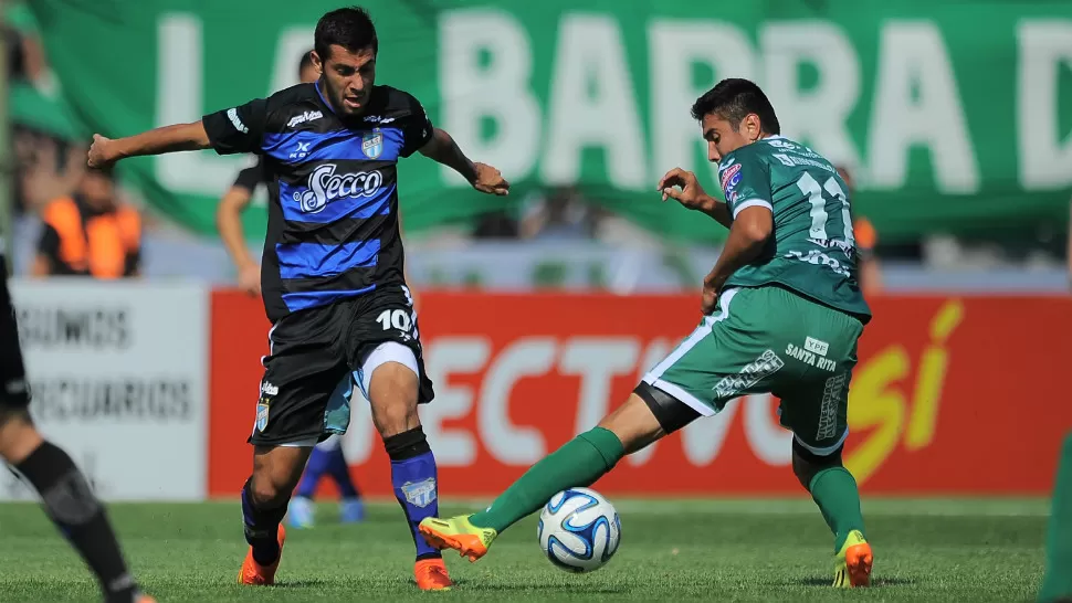 PROHIBIDO PASAR. Atlético no pudo con Sarmiento en Junín y cayó por 3 a 2, quedando complicado en la pelea por el ascenso a Primera. FOTO MATIAS NAPOLI ESCALERO PARA LA GACETA