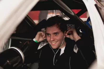 Olaz debe esperar para festejar en Top Race NOA