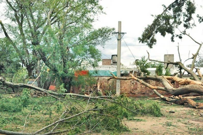El temporal afectó a 100 familias y dejó sin luz a varias localidades de Santiago del Estero