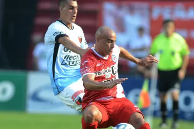 Argentinos Juniors, sin Riquelme, le ganó en Santa Fe a Colón 2-0