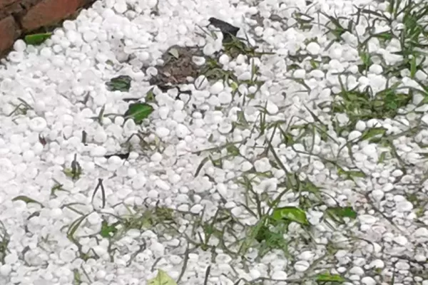 Las fotos del granizo que azotó la zona de La Reducción y de Famaillá