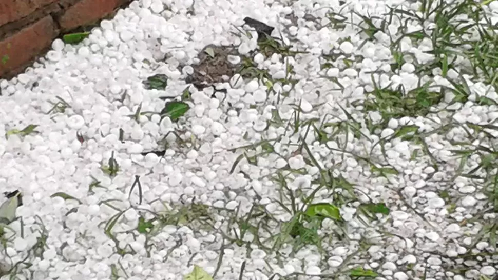 Las fotos del granizo que azotó la zona de La Reducción y de Famaillá