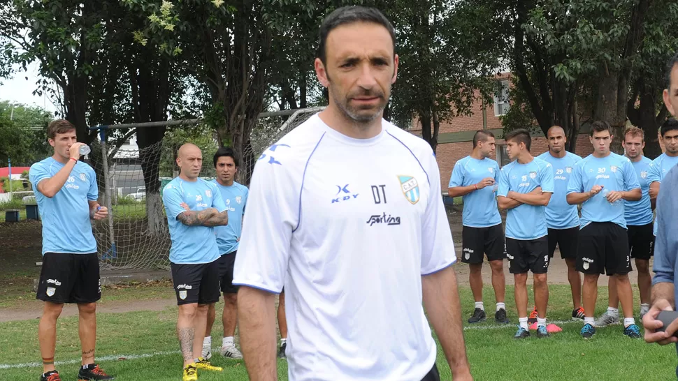 CON LOS OBJETIVOS CLAROS. Azconzábal entrenó al plantel decano. LA GACETA/ FOTO DE HÉCTOR PERALTA