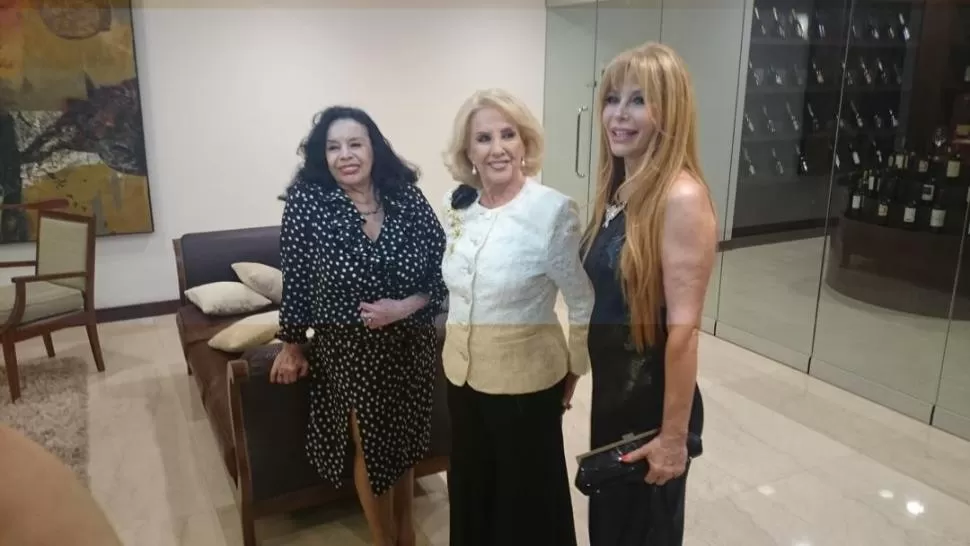 DIVAS ETERNAS. Isabel “La Coca” Sarli, Mirha “Chiquita” Legrand y Graciela Alfano en la clausura del festival. la gaceta / foto de josé inesta 