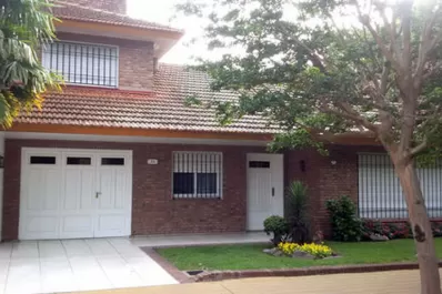 Picanearon y golpearon a una pareja de jubilados para robarles, en Buenos Aires