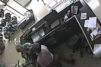 Subió un video a las redes sociales para mostrar como su ex marido la golpeaba