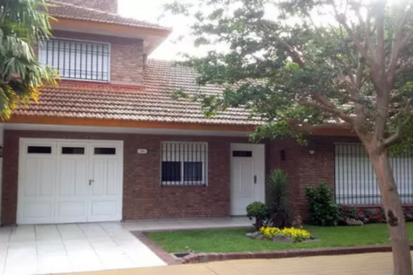 Picanearon y golpearon a una pareja de jubilados para robarles, en Buenos Aires