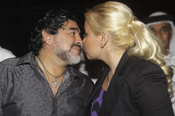 Verónica Ojeda también tiene su foto hot con Maradona en una pileta