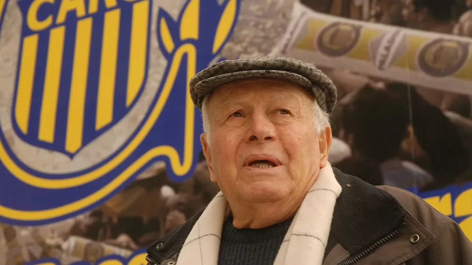 EMBLEMA CANALLA CON PASADO SANTO. Don Angel Tulio Zof fue el técnico más ganador en Rosario Central, y también dirigió a San Martín en 1992 y 1993.  