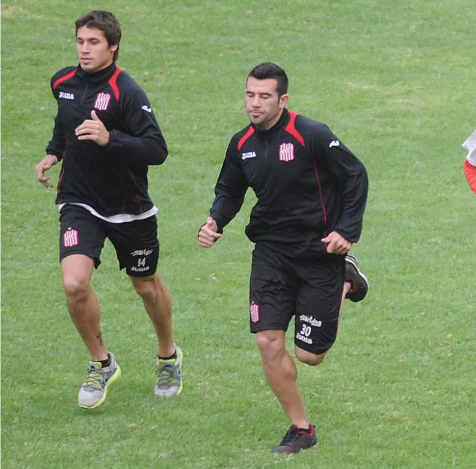 ALEGRÍA. “Cuando me propusieron regresar, no lo dudé un instante. Quiero tener revancha”, dijo “Maxi” Velasco (derecha). LA GACETA / FOTO DE HÉCTOR PERALTA (ARCHIVO)