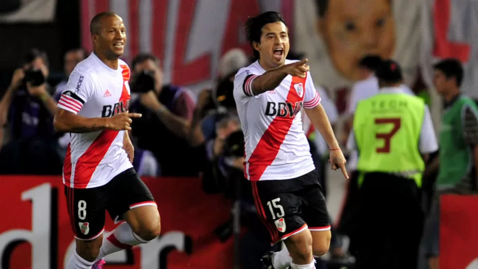 FESTEJO MILLONARIO. Leonardo Pisculichi celebra el gol anotado a Boca, a los 16 minutos de juego, dándole el triunfo a River sobre Boca, por 1 a 0. TELAM