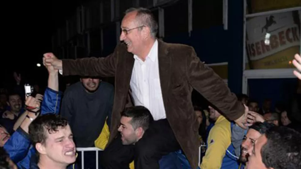 QUE DE LA MANO... Broglia ya había planeado la celebración del domingo, en Arroyito, ante Racing. FOTO TOMADA DE CANCHALLENA.COM