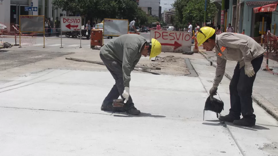 CIRCULAR CON PRECAUCIÓN. La trocha norte estará liberada; los trabajos continuarán en el sector sur. PRENSA MUNICIPALIDAD SAN MIGUEL DE TUCUMÁN