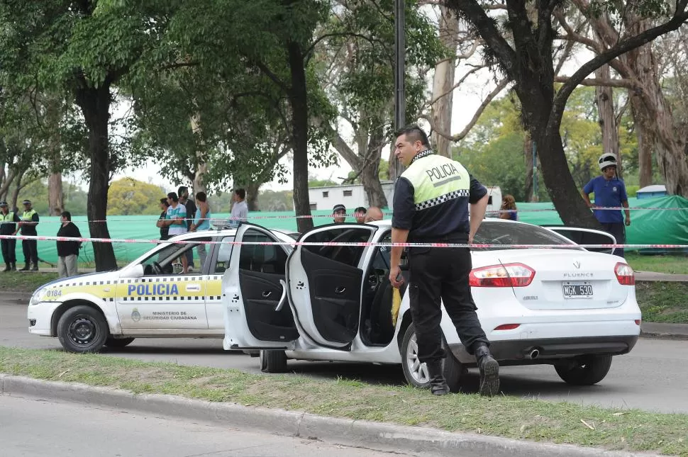 ESCAPE FRUSTRADO. La Policía consiguió detener a los prófugos en la avenida Coronel Suárez al 700 luego de que protagonizaran un feroz tiroteo. la gaceta / fotos de héctor peralta