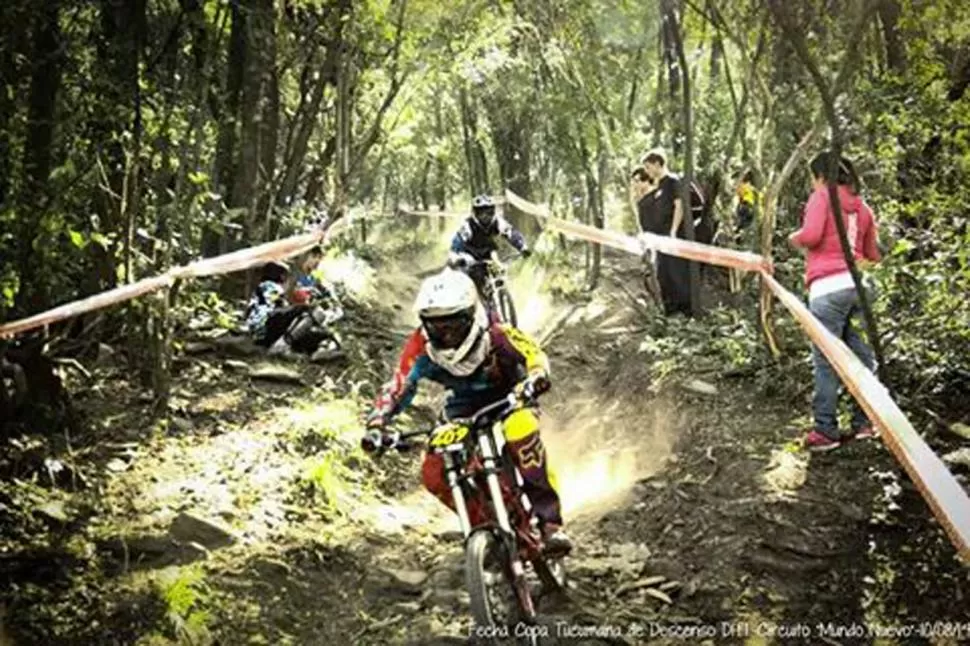 ASÍ SE VERÁ. Los riders correrán en parejas, y muy cerca uno del otro. foto de maxi simón