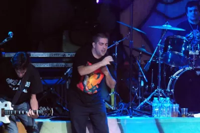 La banda de Fontanet regresa a los viejos temas de Callejeros