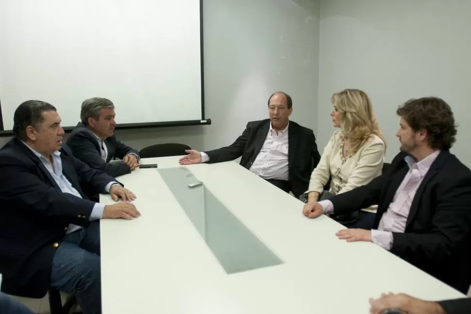 EN LA GACETA. Federico Romano Norri, José Cano, Silvia Elías y Mariano Campero (de izquierza a derecha) acompañaron a Sanz en sus actividades. la gaceta / foto de inés quinteros orio 