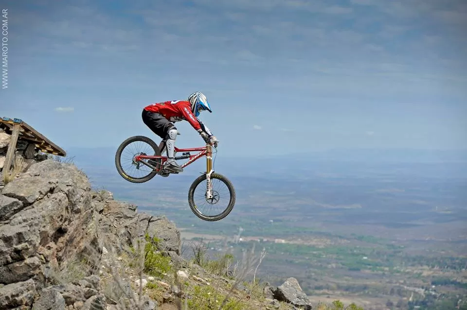 ADELANTE. “Sebi”, campeón tucumano, será el guía de su hermano en el trazado. foto de maroto.com.ar