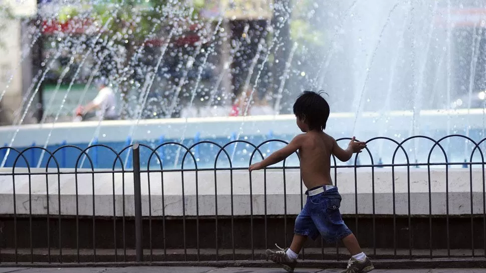 INSOPORTABLE. Andá buscando dónde refugiarte del calor durante la tarde. ARCHIVO LA GACETA