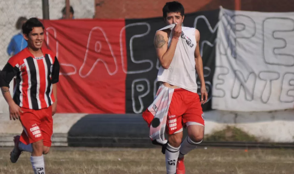 SIEMPRE CUMPLE. Oscar Fernández marcó dos goles en el triunfo de La Florida sobre Central Norte.