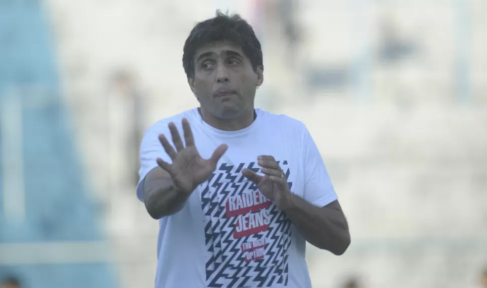 ESTRATEGA. El técnico Martín Anastacio confirmó que observó videos de los partidos de Central Norte para realizar el planteo táctico. (LA GACETA/Franco Vera)