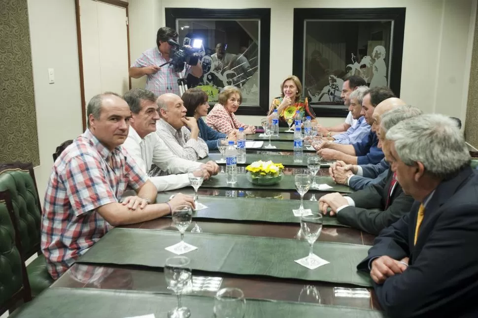 EN LA CABECERA. Rojkés presidió anoche la sesión del PJ tucumano. la gaceta / foto de diego aráoz