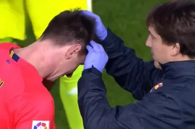 Messi recibió un botellazo en Mestalla