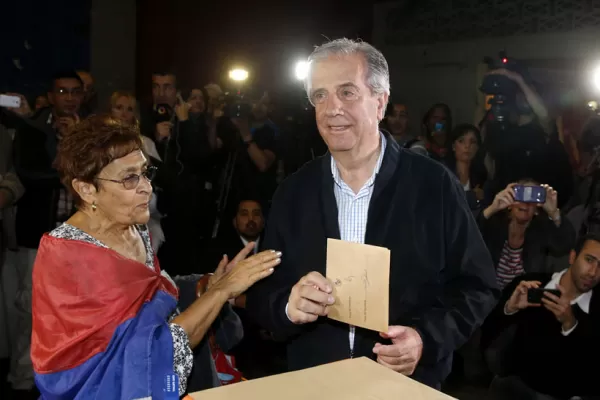 Tabaré Vázquez dice que llamará a un gran acuerdo nacional si vuelve a presidir Uruguay