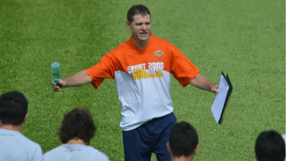 CONDUCTOR. Schurrer llevó al colectivero, uno de los clubes más jóvenes del país, a Primera. FOTO TOMADA DE PRIMERAEDICIONWEB.COM.AR