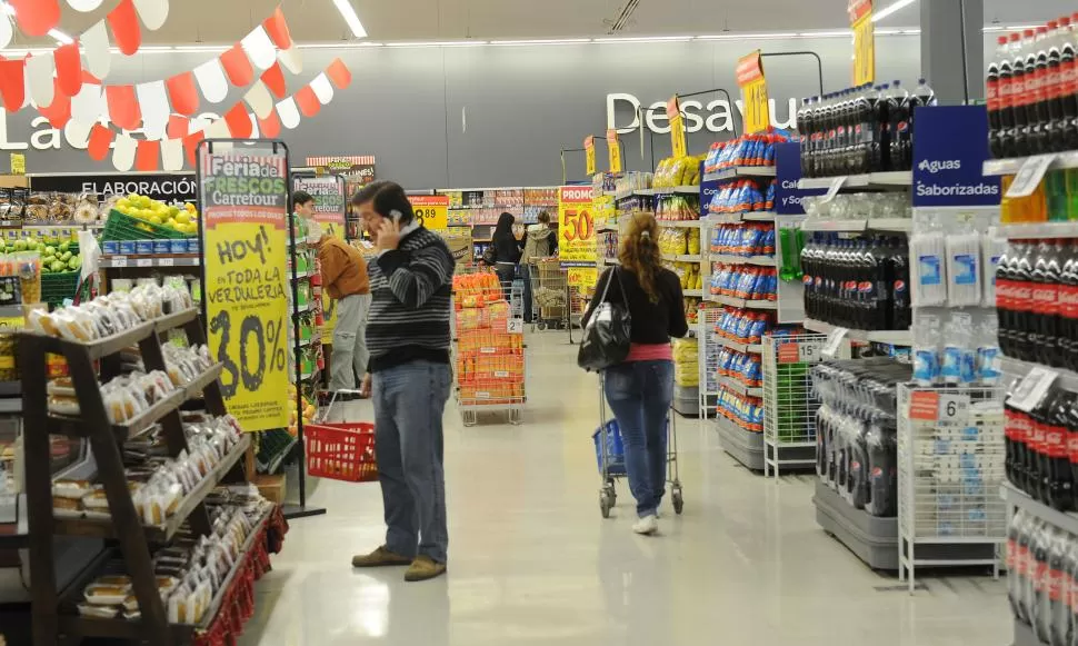 COMPORTAMIENTO. Las ventas en los súper cayeron en términos reales un 1,5%, interanual, en el país. la gaceta / foto de héctor peralta (archivo)