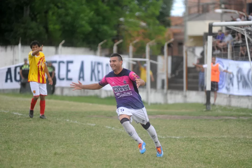 A TODA MÁQUINA. Carlos López volvió a celebrar un tanto en el certamen. (LA GACETA/Archivo)