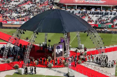 El multitudinario último adiós a Chespirito, en fotos