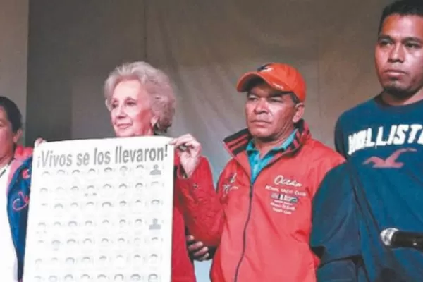 Estela de Carlotto viajó a México para apoyar la búsqueda de los 43 estudiantes desaparecidos
