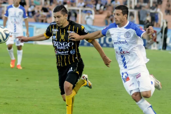 Olimpo goleó a Godoy Cruz, en Mendoza