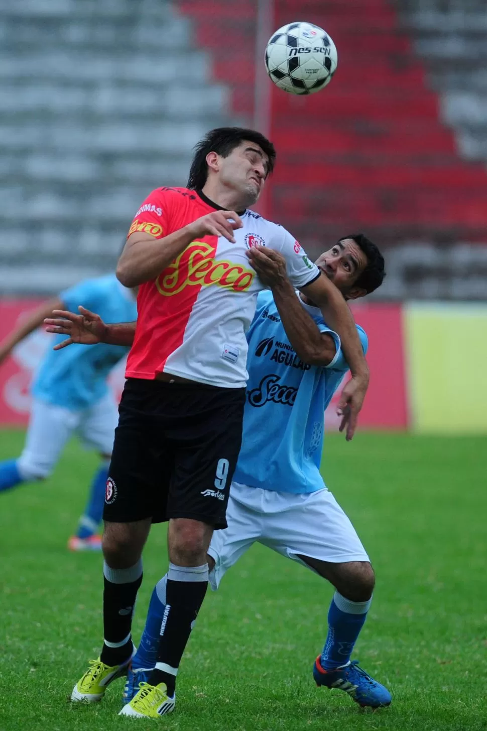 CLAVE. Diego Velárdez no tuvo un buen partido, pero anotó el penal del empate. la gaceta / foto de diego aráoz