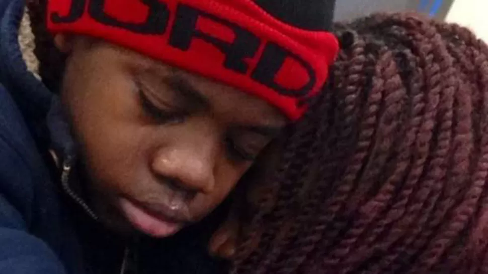 EMOCIÓN. El pequeño lloró al reencontrarse con su madre. FOTOS DE BBC.CO.UK