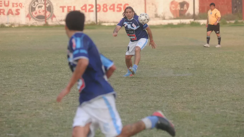 PUEDE JUGAR. Fernando Robles cumplió la fecha de suspensión.