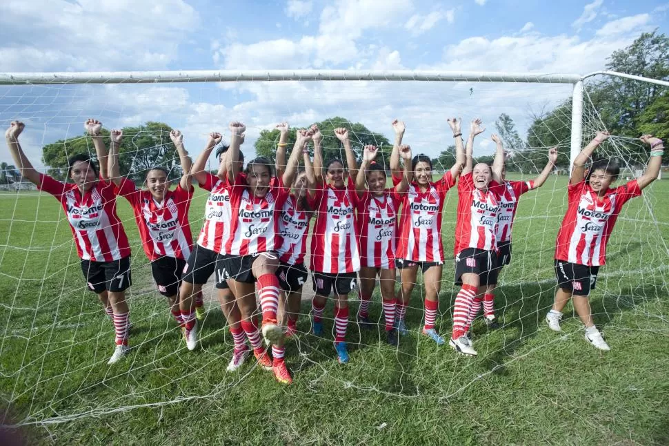 QUIEREN FESTEJAR OTRA VEZ. San Martín, que acumula 32 títulos entre locales y nacionales, debutará mañana en el torneo Argentino que se jugará en Trelew. Para viajar el club desembolsó 100.000 pesos. la gaceta / foto de diego aráoz