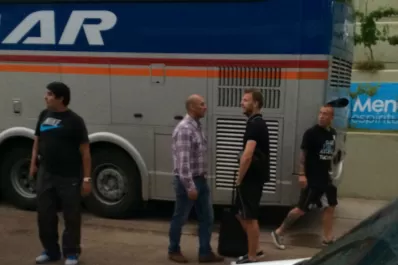 Los jugadores decanos reaccionaron ante las cargadas de los hinchas de Huracán