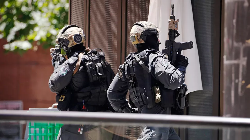 TENSION. El centro de la ciudad está convulsionado por la presencia de supuestos terroristas. REUTERS